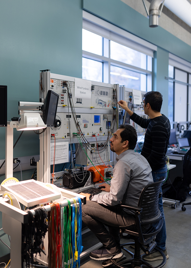 Students work in the power lab in LEEP2.